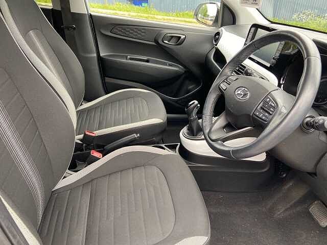 Hyundai i10 1.2 Premium Hatchback 5dr Petrol Auto Euro 6 (s/s) (84 ps)