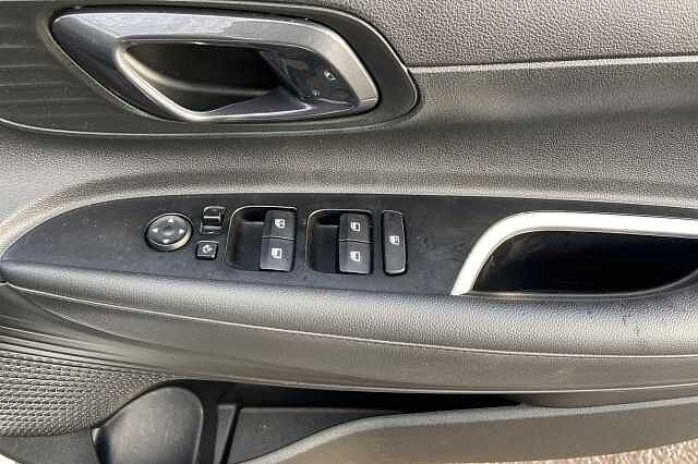 Hyundai BAYON 1.0 T-GDi MHEV Premium SUV 5dr Petrol Hybrid DCT Euro 6 (s/s) (100 ps) White