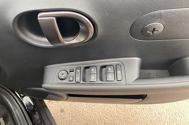 Hyundai INSTER 5dr Hat 85kw 2 49kwh Abyss Black