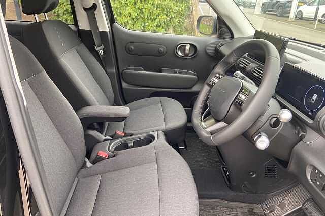 Hyundai INSTER 5dr Hat 85kw 2 49kwh Abyss Black