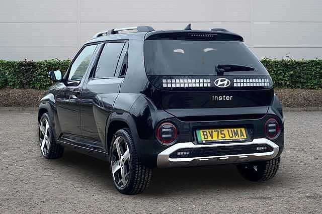 Hyundai INSTER 5dr Hat 85kw 2 49kwh Abyss Black