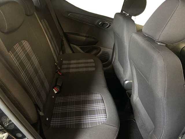 Hyundai i10 1.2 Premium Hatchback 5dr Petrol Manual Euro 6 (s/s) (79 ps)