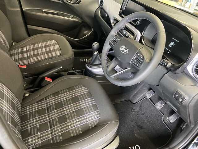 Hyundai i10 1.2 Premium Hatchback 5dr Petrol Manual Euro 6 (s/s) (79 ps)