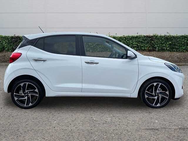 Hyundai i10 1.2 Premium Hatchback 5dr Petrol Manual Euro 6 (s/s) (79 ps)