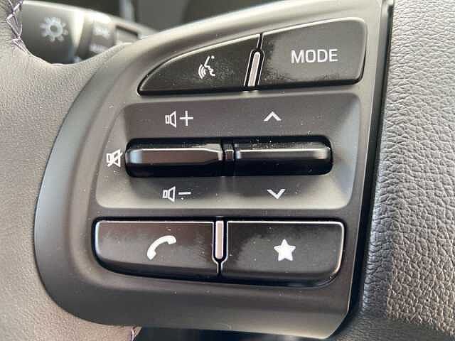 Hyundai i10 1.2 Premium Hatchback 5dr Petrol Manual Euro 6 (s/s) (79 ps)