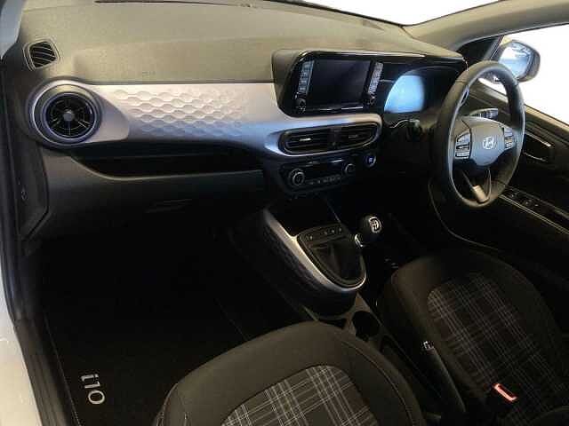 Hyundai i10 1.2 Premium Hatchback 5dr Petrol Manual Euro 6 (s/s) (79 ps)