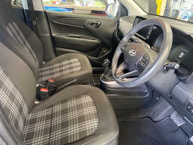 Hyundai i10 1.2 Premium Hatchback 5dr Petrol Auto Euro 6 (s/s) (79 ps)