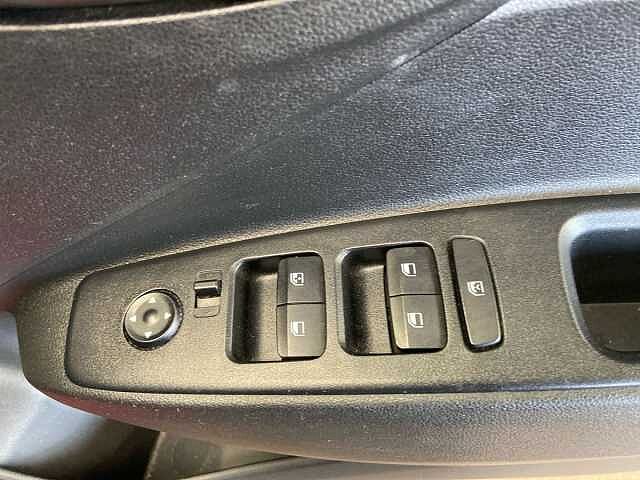 Hyundai i10 1.0 SE Connect Hatchback 5dr Petrol Manual Euro 6 (s/s) (67 ps)