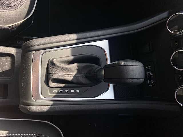 Renault CAPTUR 1.6 E-TECH techno SUV 5dr Petrol Hybrid Auto Euro 6 (s/s) (145 ps) Grey