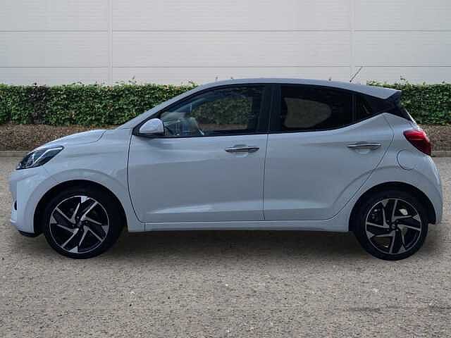 Hyundai i10 1.2 Premium Hatchback 5dr Petrol Manual Euro 6 (s/s) (84 ps)